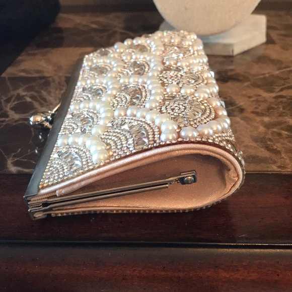 🆕 Gorgeous Rhinestone and Pearl evening clutch. - Picture 7 of 11